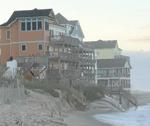 NC 동부 해안 침식 가속화 – 일부 해변에 건물 잔해 위험 경고 기사 이미지